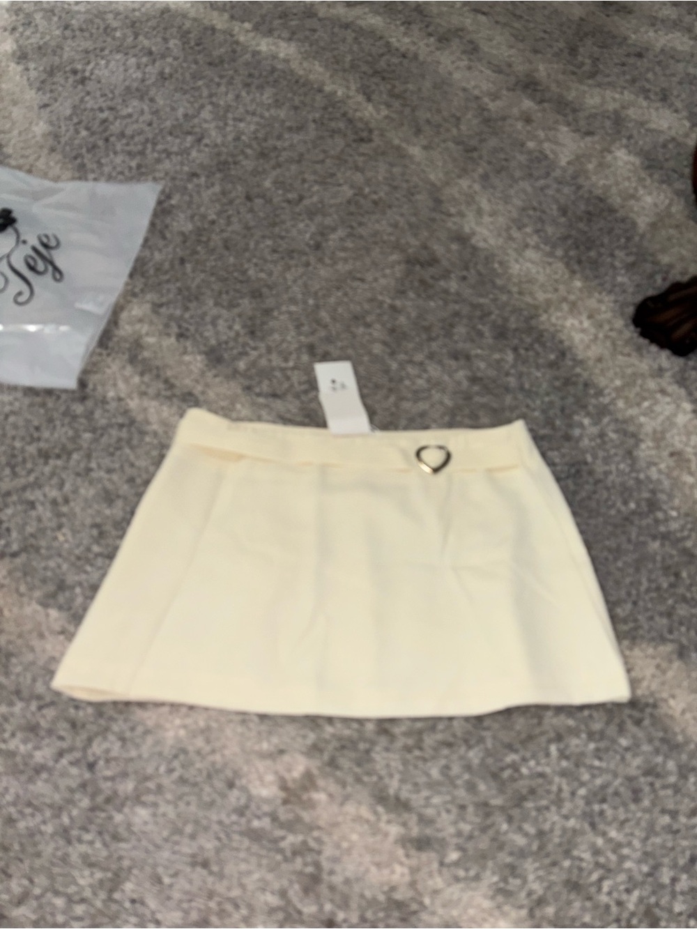 Amelie teje Cream Mini Skirt with Heart Buckle